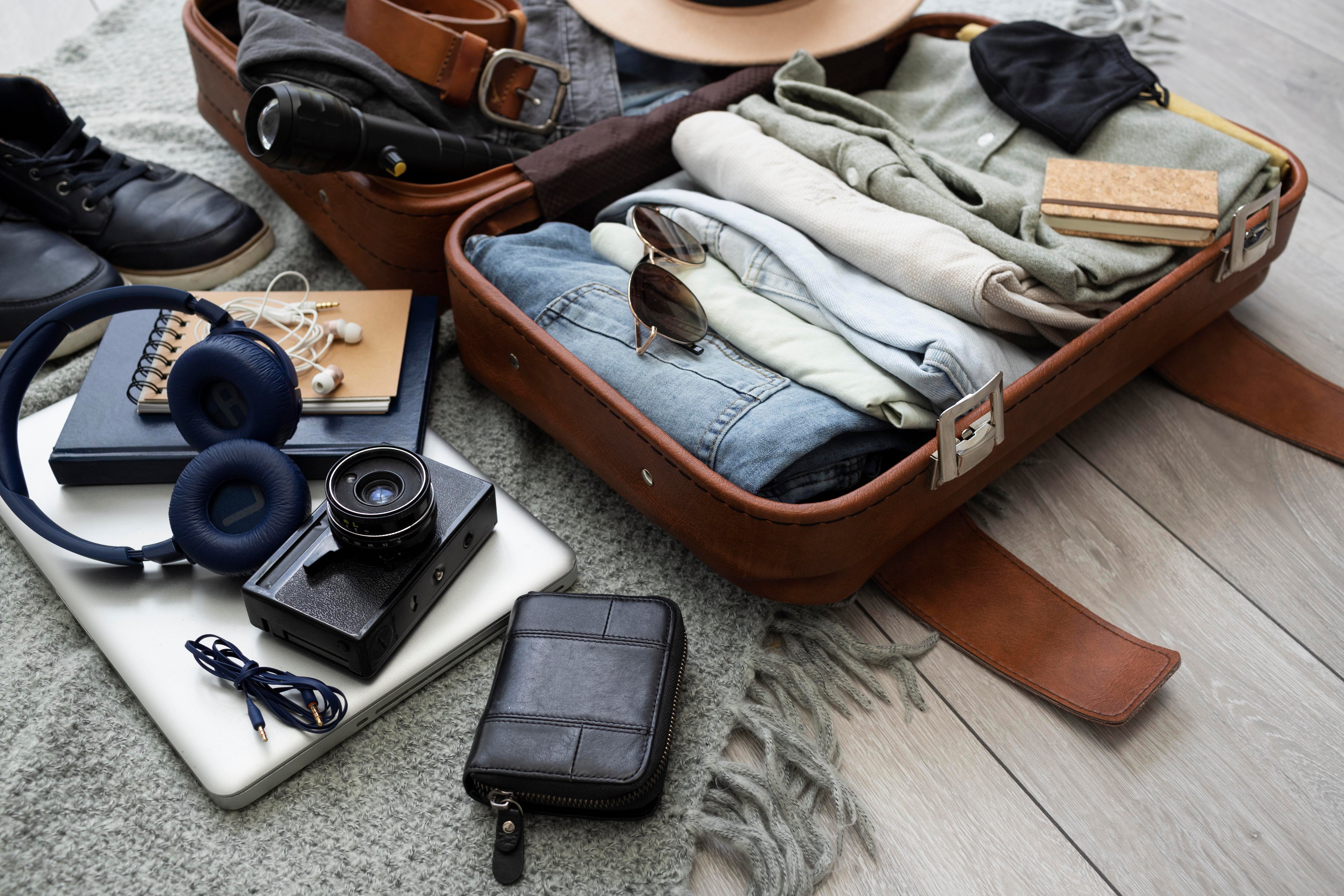 Pakistani Capsule Wardrobe 10 Timeless Luxury Accessories