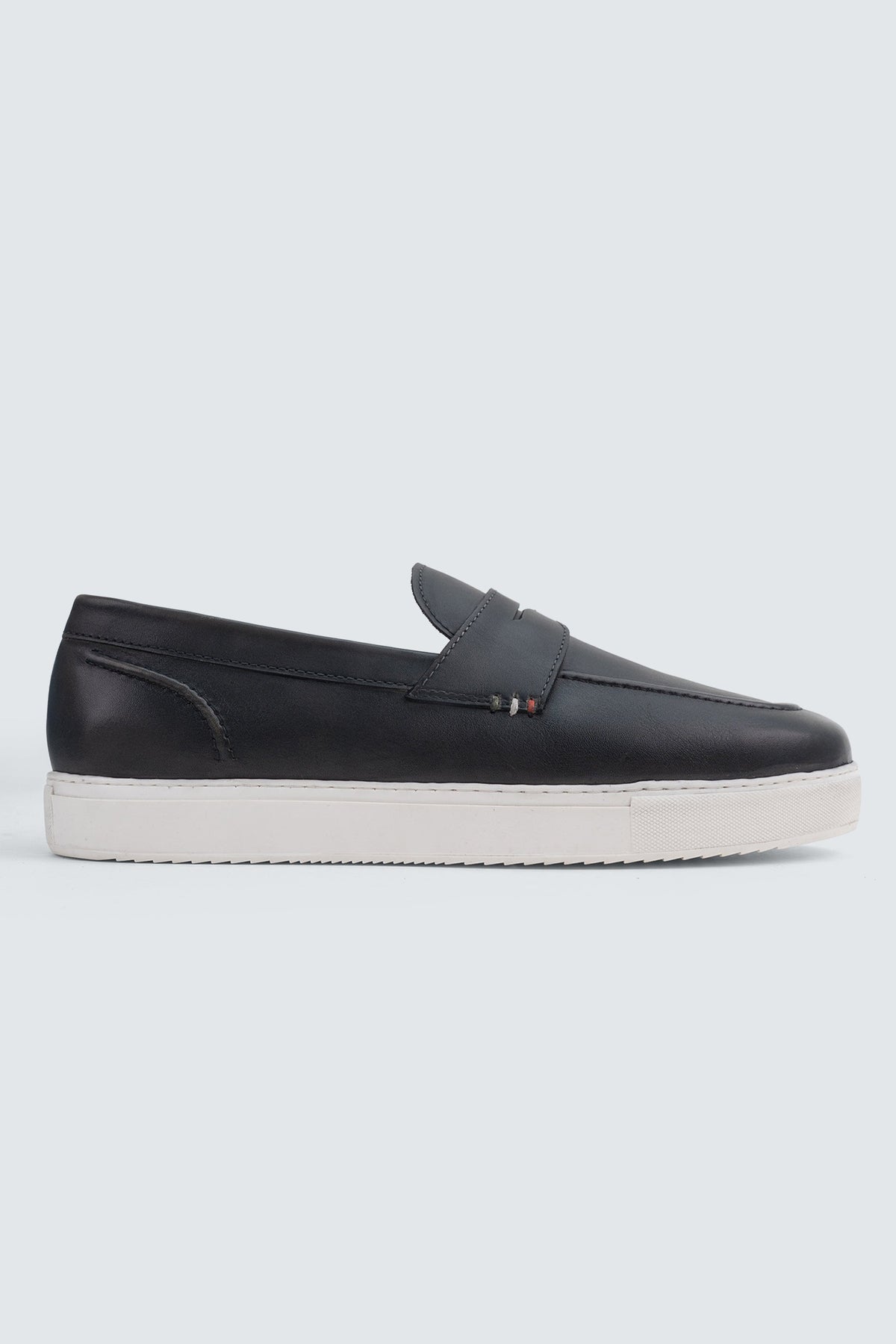 SOLACE LEATHER LOAFER